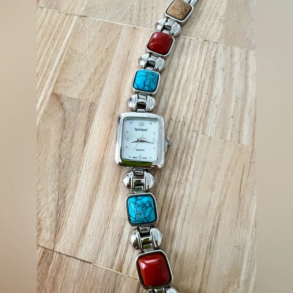 Harve Benard ladies silver tone stone accented  watch NEW BATTERY
